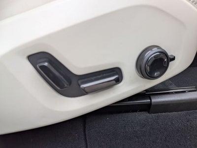2023 Volvo XC60 B6 Ultimate Dark Theme