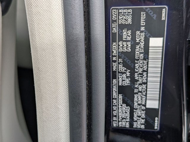 2023 Volvo XC60 B6 Ultimate Dark Theme