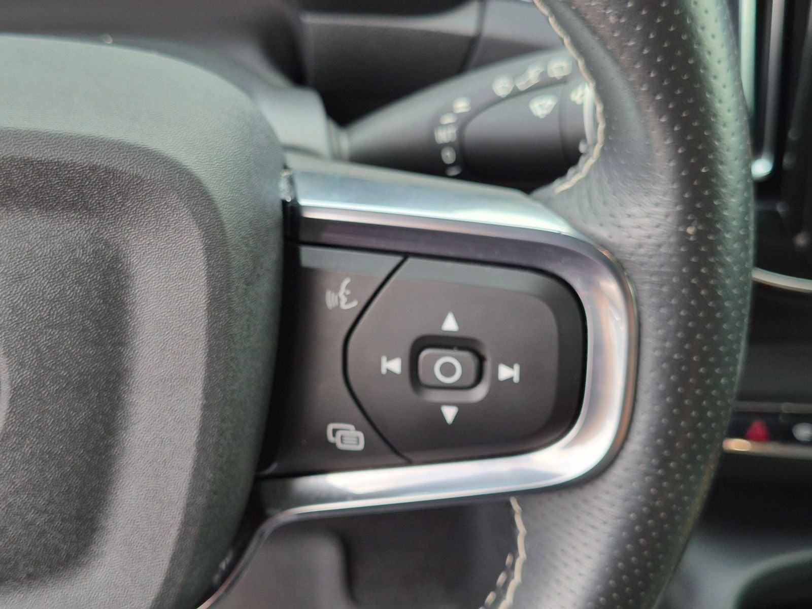 2021 Volvo XC40 R-Design