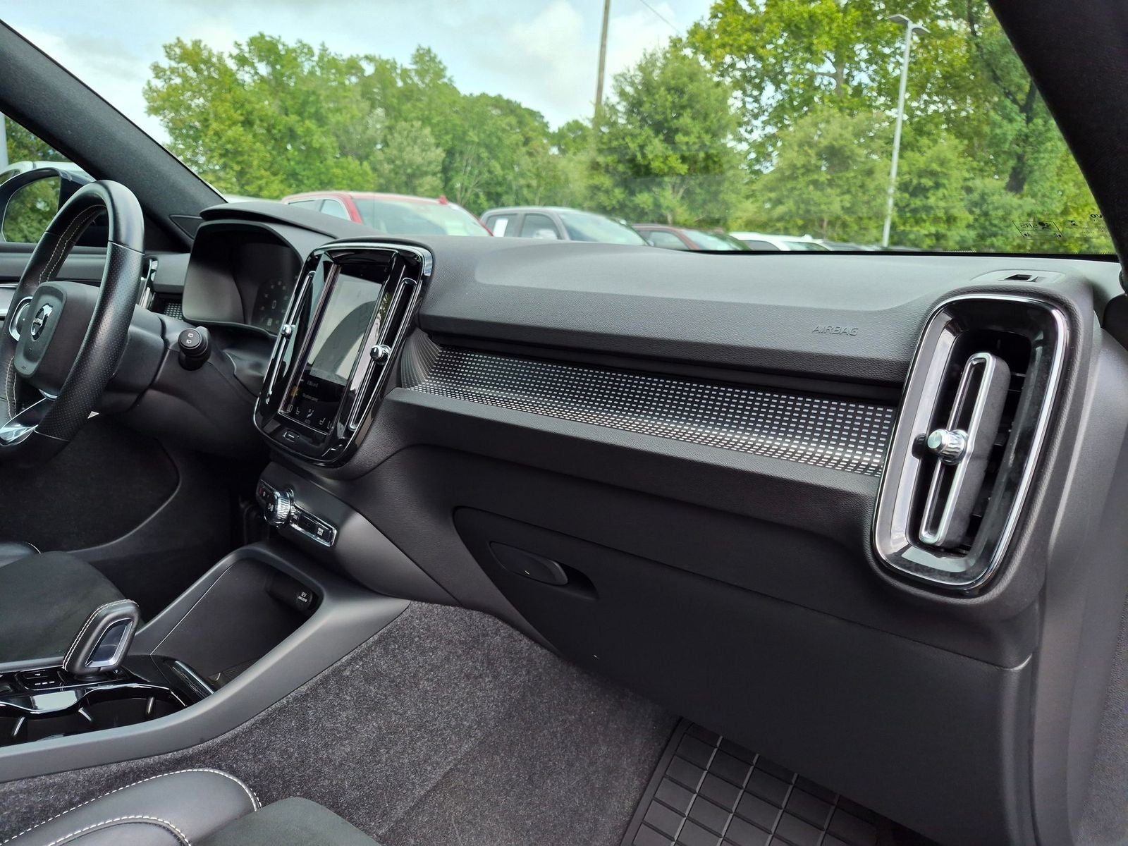 2021 Volvo XC40 R-Design