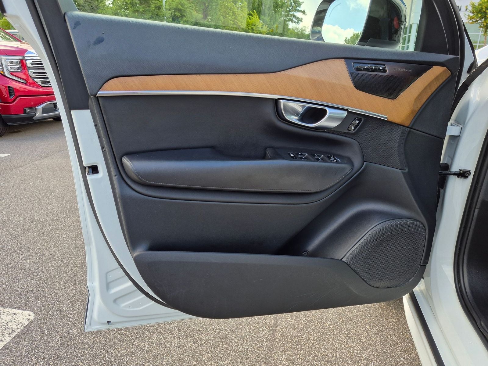 2023 Volvo XC90 Recharge Plug-In Hybrid T8 Plus Dark Theme 7 Passenger
