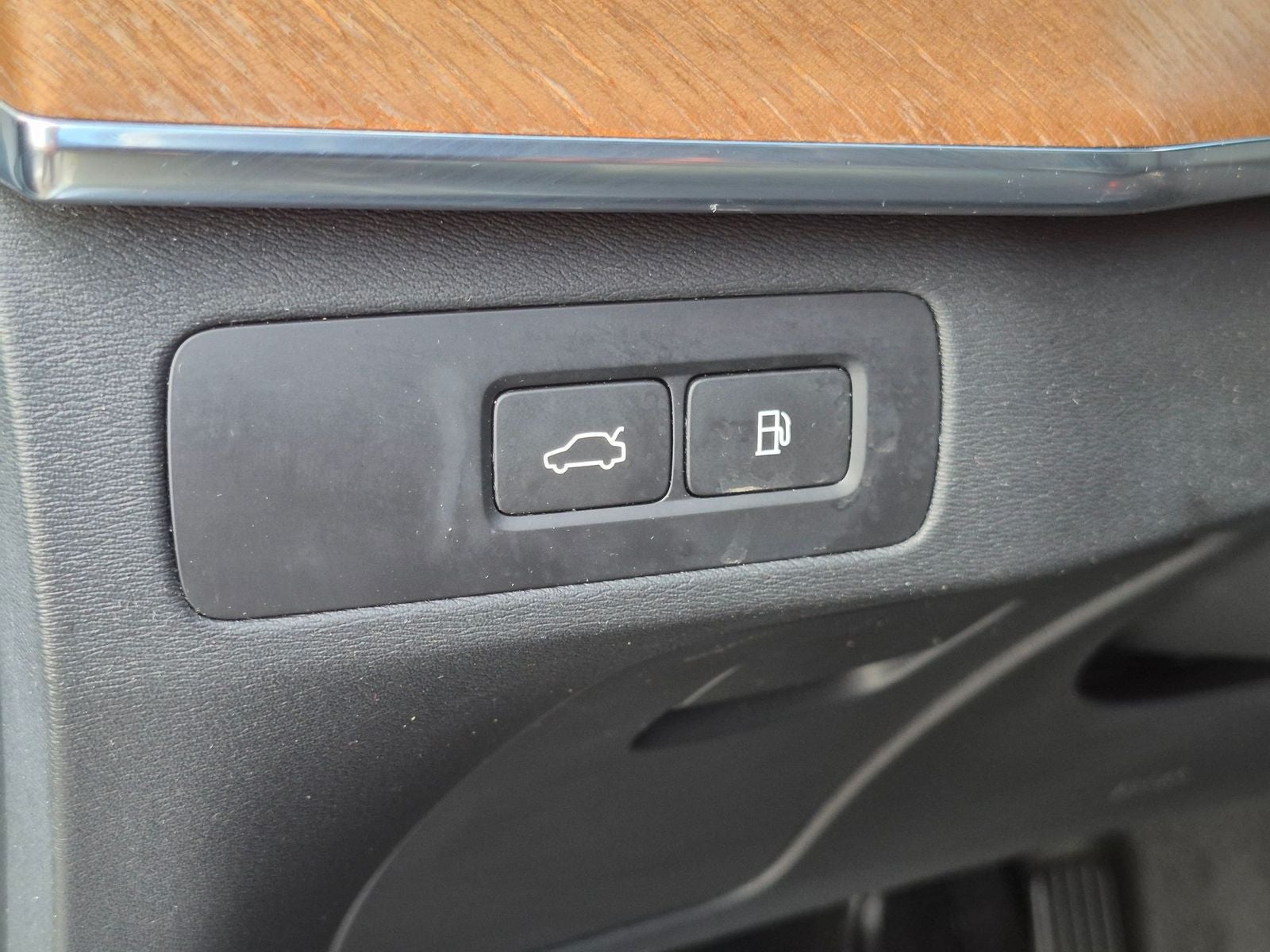 2023 Volvo XC90 Recharge Plug-In Hybrid T8 Plus Dark Theme 7 Passenger