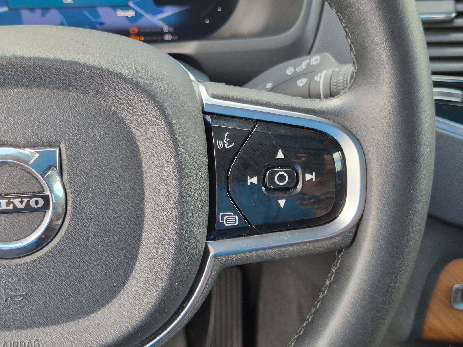 2023 Volvo XC90 Recharge Plug-In Hybrid T8 Plus Dark Theme 7 Passenger