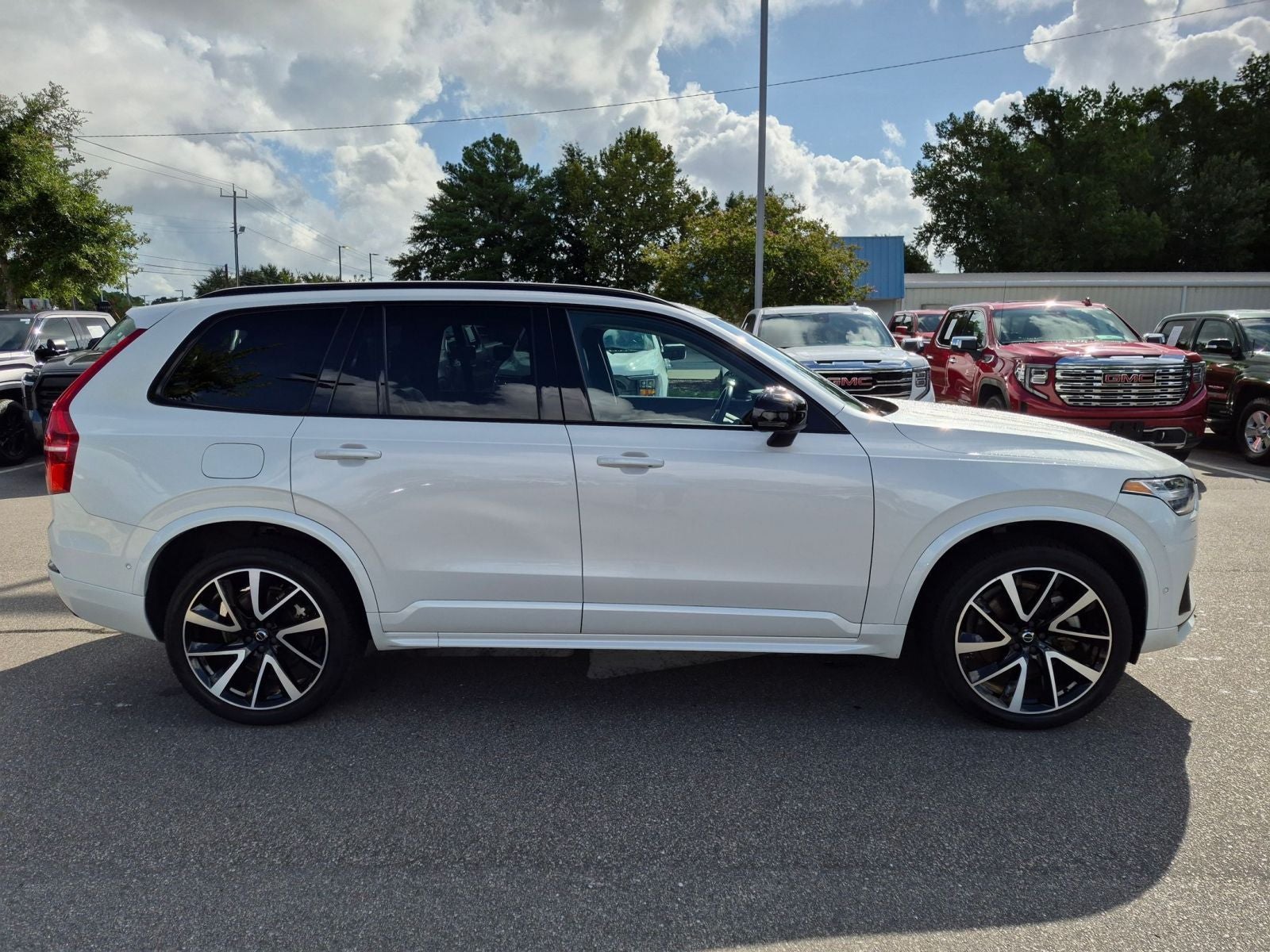 2023 Volvo XC90 Recharge Plug-In Hybrid T8 Plus Dark Theme 7 Passenger