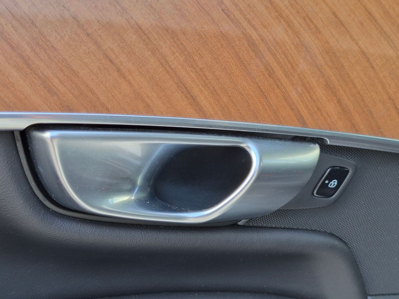 2023 Volvo XC90 Recharge Plug-In Hybrid T8 Plus Dark Theme 7 Passenger