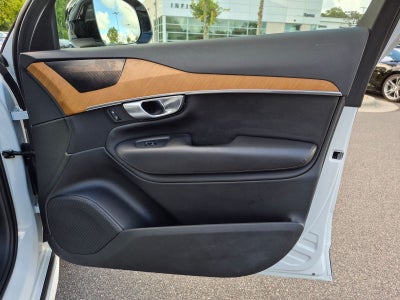 2023 Volvo XC90 Recharge Plug-In Hybrid T8 Plus Dark Theme 7 Passenger