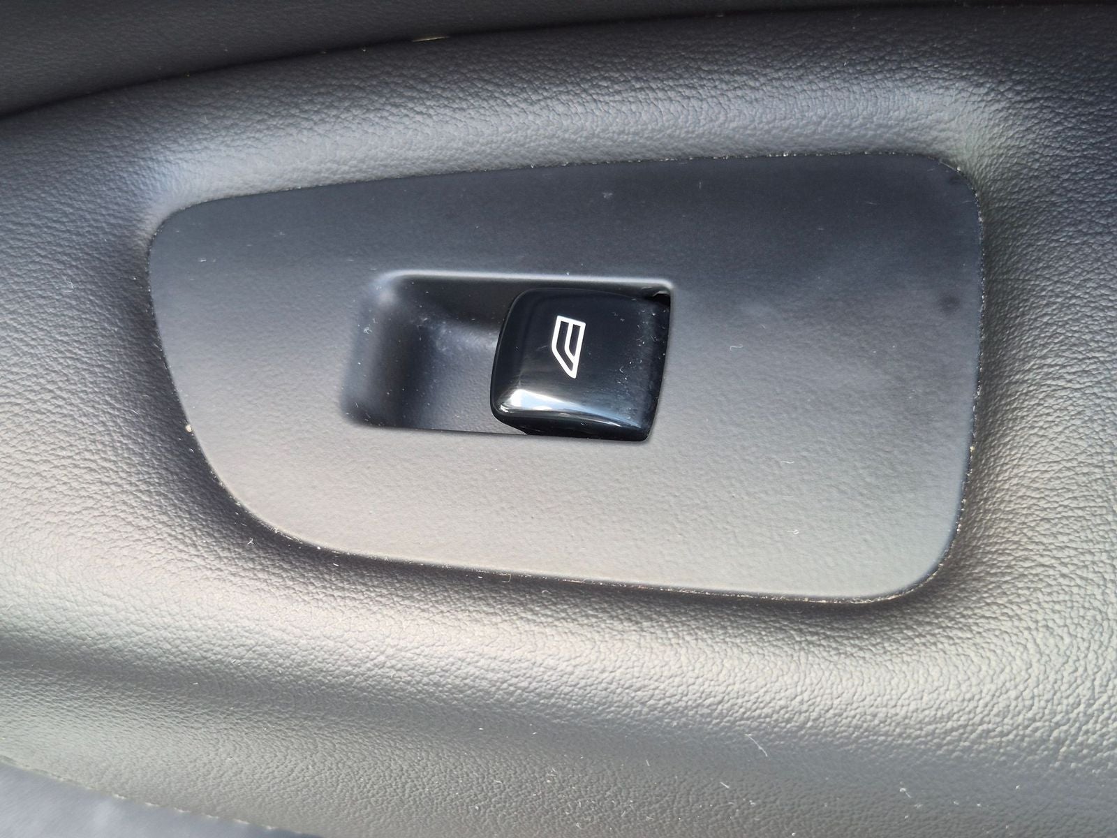 2023 Volvo XC90 Recharge Plug-In Hybrid T8 Plus Dark Theme 7 Passenger