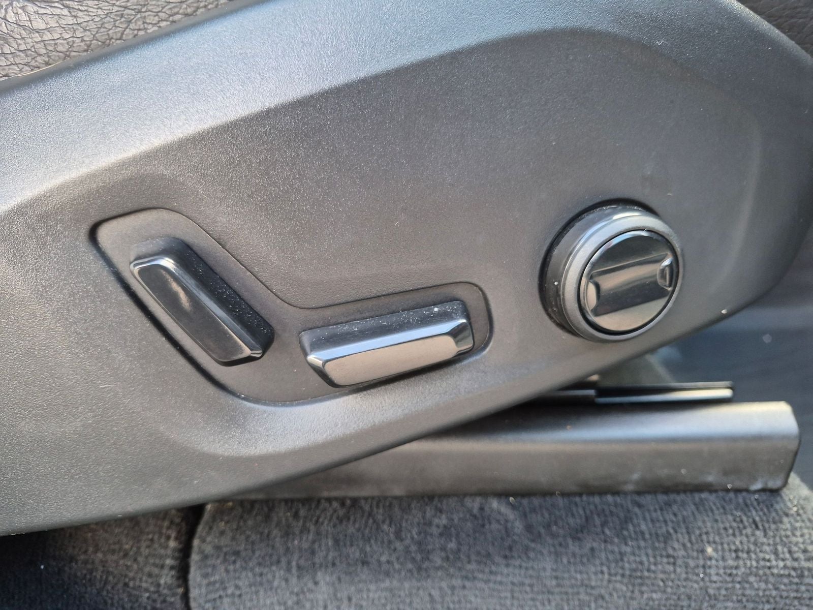 2023 Volvo XC90 Recharge Plug-In Hybrid T8 Plus Dark Theme 7 Passenger