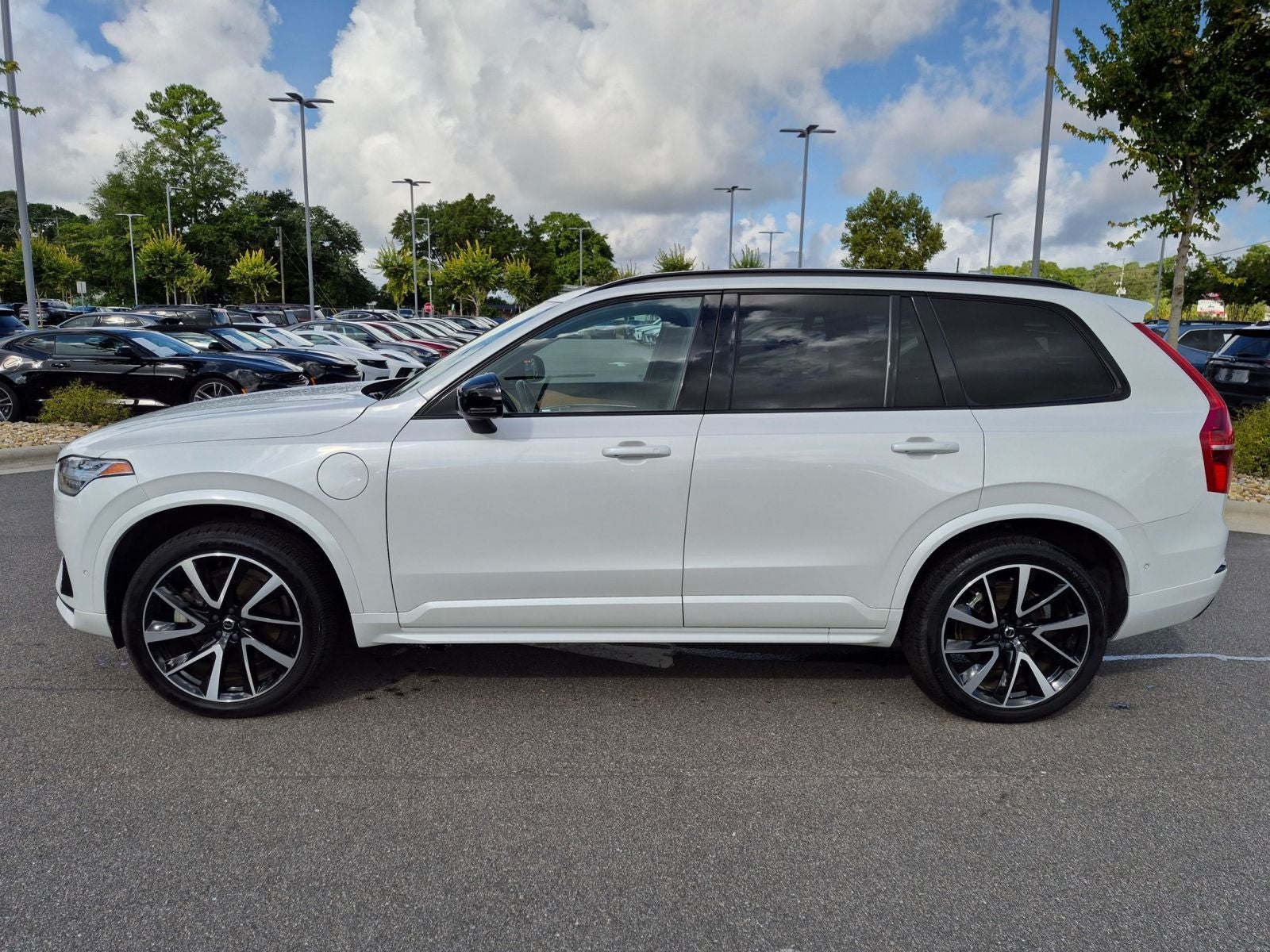 2023 Volvo XC90 Recharge Plug-In Hybrid T8 Plus Dark Theme 7 Passenger