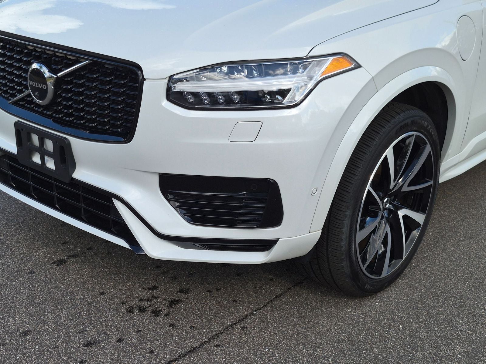 2023 Volvo XC90 Recharge Plug-In Hybrid T8 Plus Dark Theme 7 Passenger