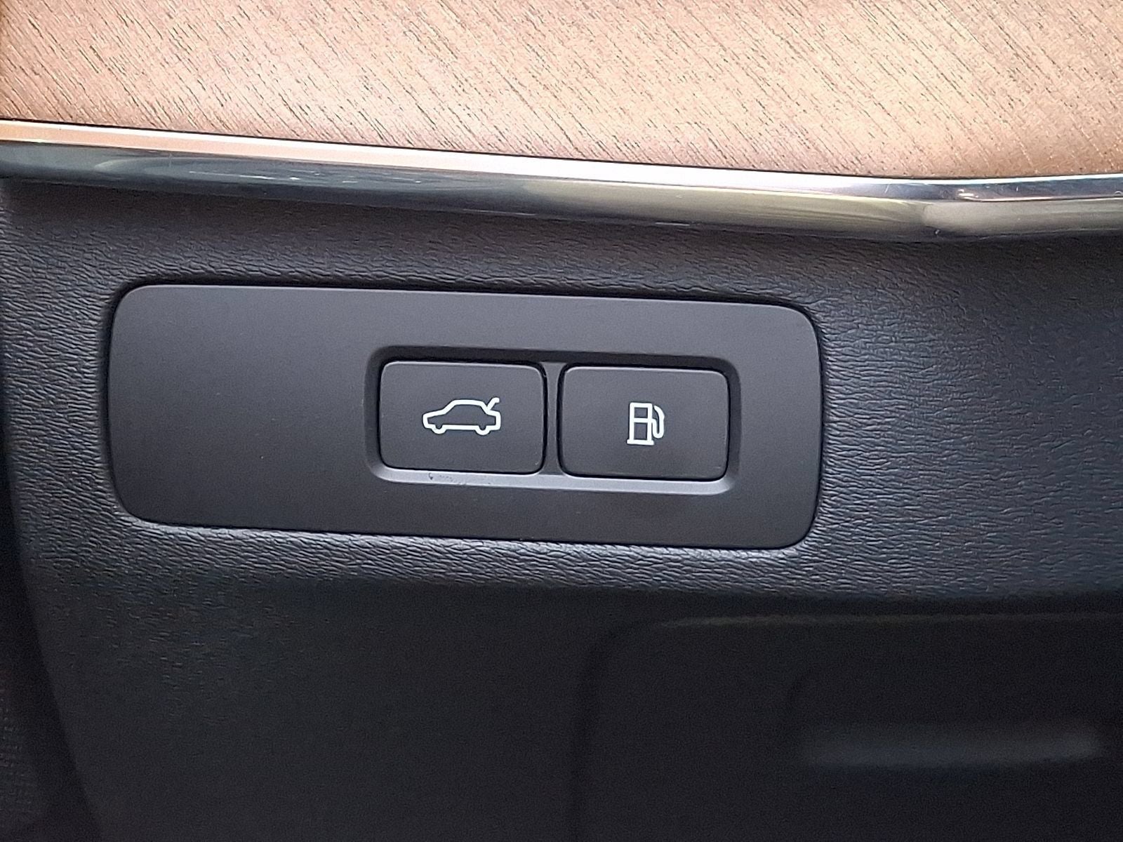 2025 Volvo XC90 Plug-In Hybrid T8 Core 7 Passenger