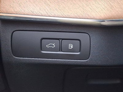 2025 Volvo XC90 Plug-In Hybrid T8 Core 7 Passenger