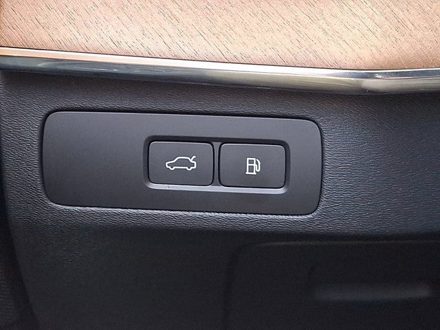 2025 Volvo XC90 Plug-In Hybrid T8 Core 7 Passenger