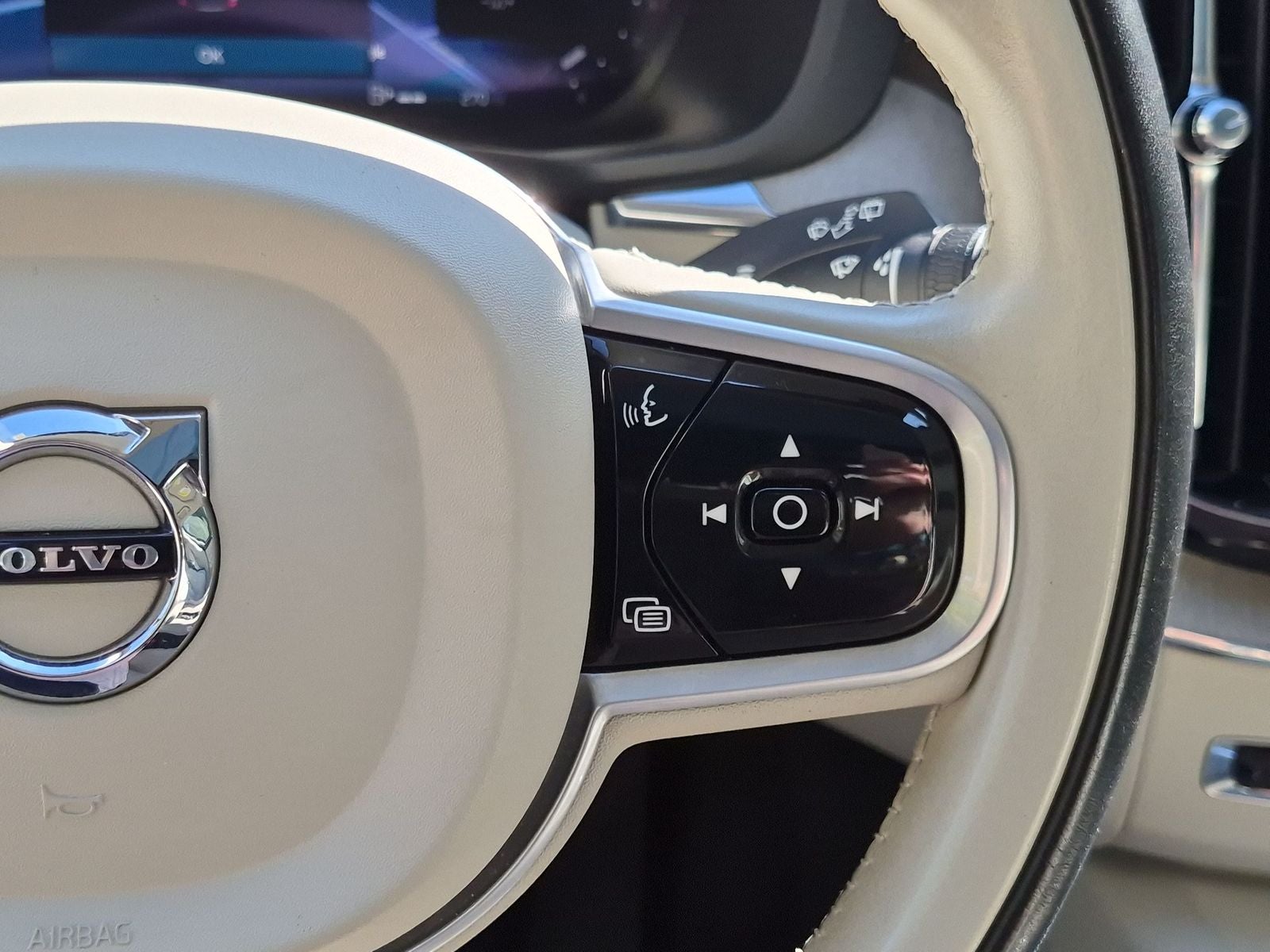 2022 Volvo XC60 B5 Inscription