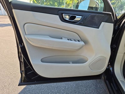 2022 Volvo XC60 B5 Inscription