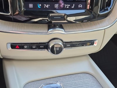 2022 Volvo XC60 B5 Inscription
