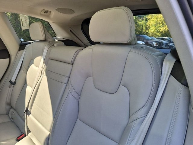 2022 Volvo XC60 B5 Inscription