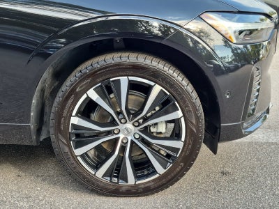 2024 Volvo XC60 B5 Ultimate Dark Theme
