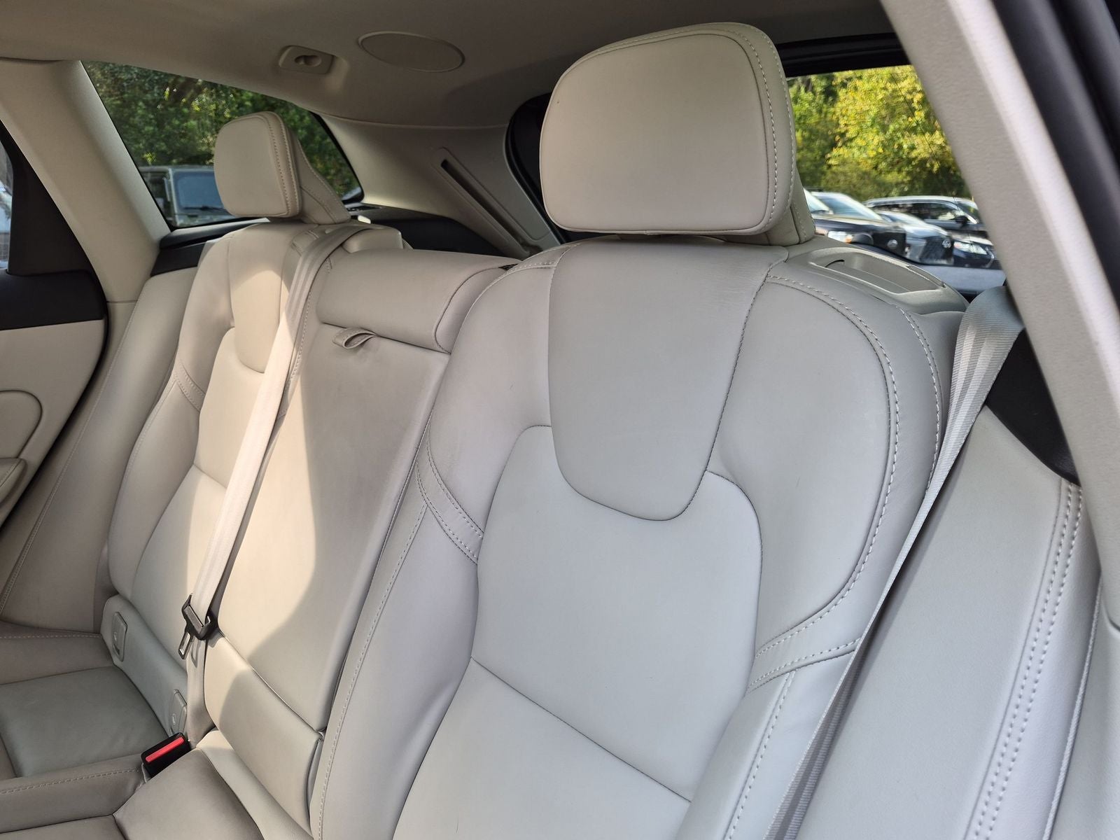 2024 Volvo XC60 B5 Ultimate Dark Theme