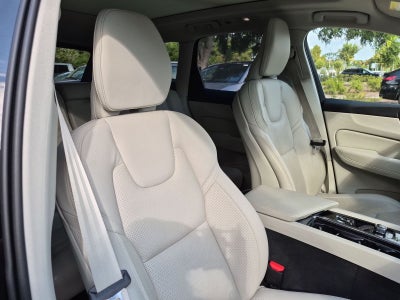 2024 Volvo XC60 B5 Ultimate Dark Theme
