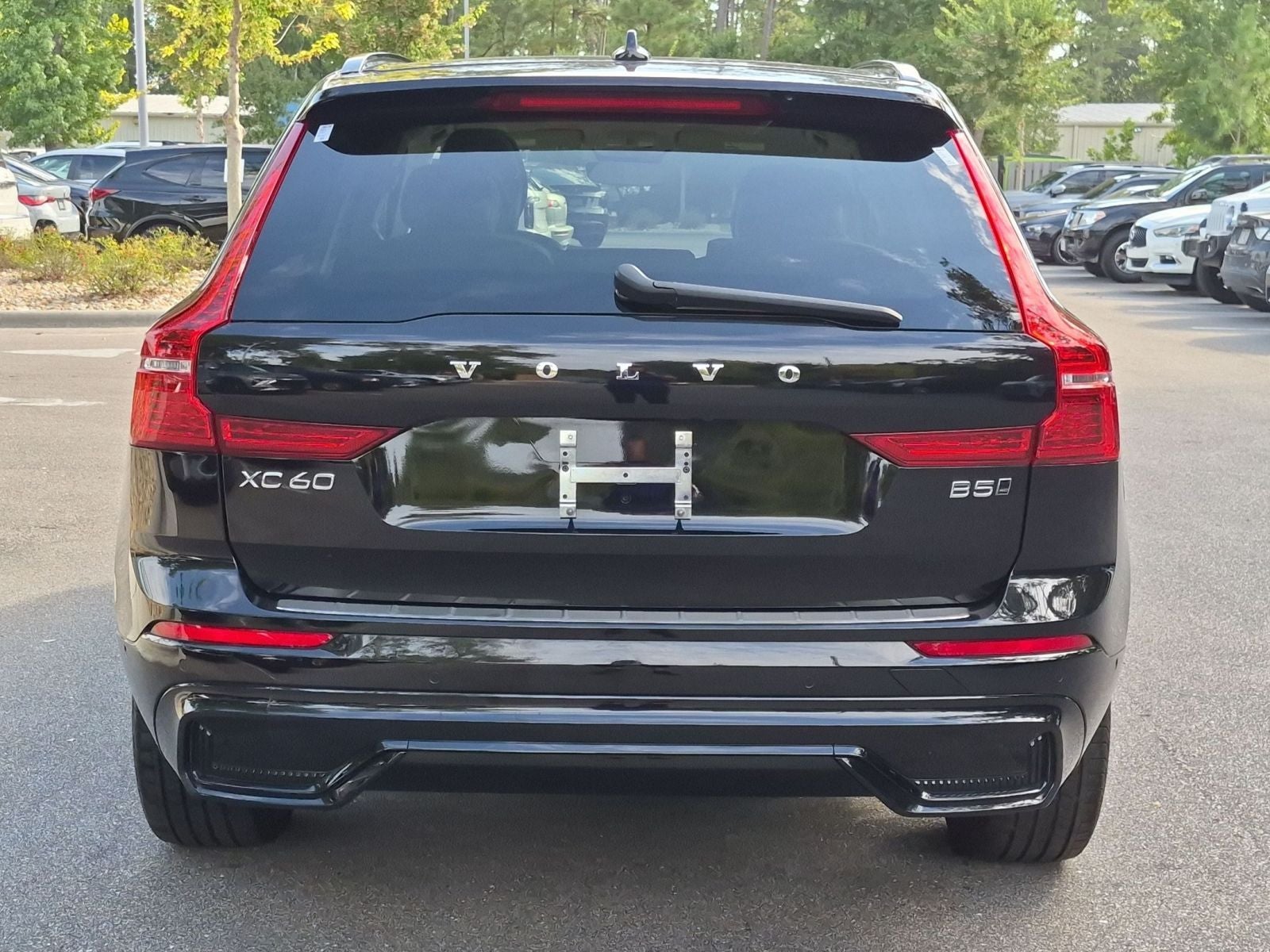 2024 Volvo XC60 B5 Ultimate Dark Theme