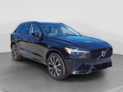 2024 Volvo XC60 B5 Ultimate Dark Theme