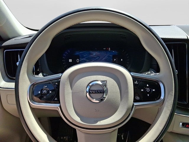 2024 Volvo XC60 B5 Ultimate Dark Theme