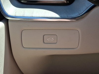 2024 Volvo XC60 B5 Ultimate Dark Theme