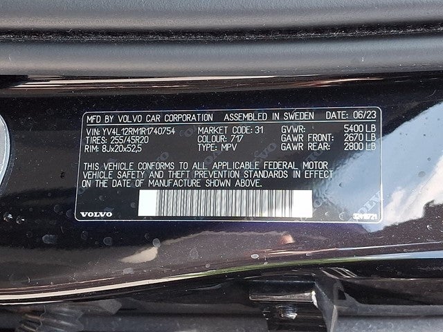 2024 Volvo XC60 B5 Ultimate Dark Theme