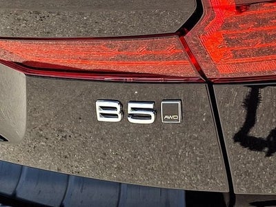 2024 Volvo XC60 B5 Ultimate Dark Theme