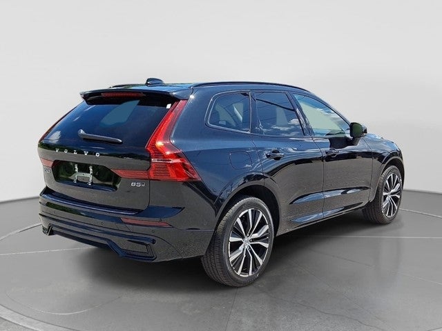 2024 Volvo XC60 B5 Ultimate Dark Theme