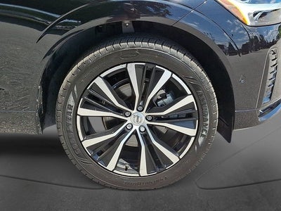 2024 Volvo XC60 B5 Ultimate Dark Theme