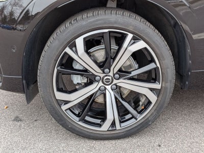 2023 Volvo XC60 B5 Ultimate Dark Theme