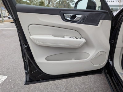 2023 Volvo XC60 B5 Ultimate Dark Theme