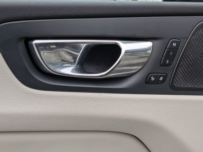 2023 Volvo XC60 B5 Ultimate Dark Theme