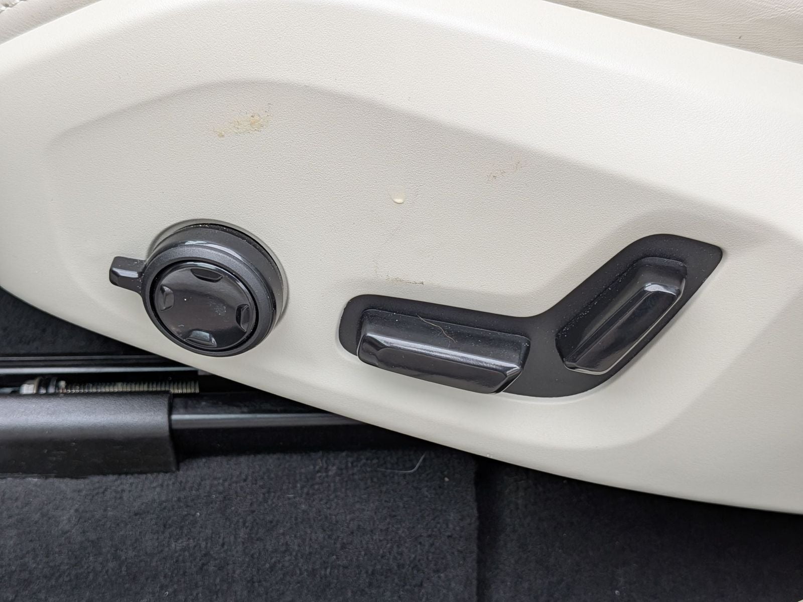 2023 Volvo XC60 B5 Ultimate Dark Theme