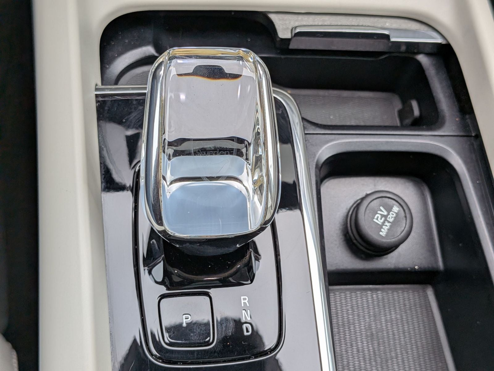 2023 Volvo XC60 B5 Ultimate Dark Theme