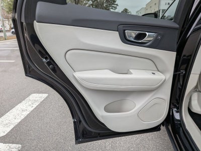 2023 Volvo XC60 B5 Ultimate Dark Theme