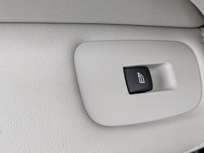 2023 Volvo XC60 B5 Ultimate Dark Theme