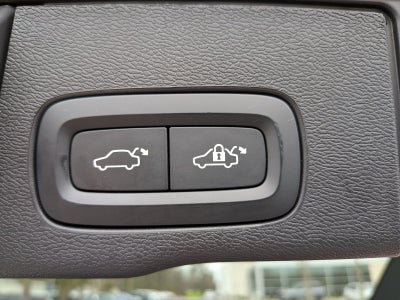 2023 Volvo XC60 B5 Ultimate Dark Theme