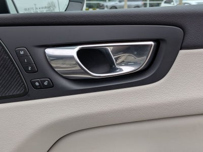 2023 Volvo XC60 B5 Ultimate Dark Theme