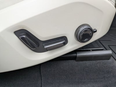 2023 Volvo XC60 B5 Ultimate Dark Theme