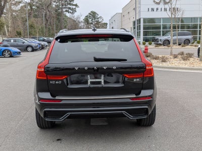 2023 Volvo XC60 B5 Ultimate Dark Theme