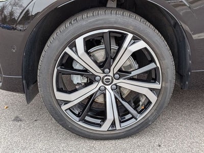 2023 Volvo XC60 B5 Ultimate Dark Theme