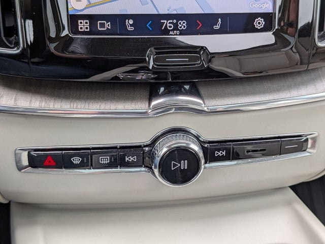 2023 Volvo XC60 B5 Ultimate Dark Theme