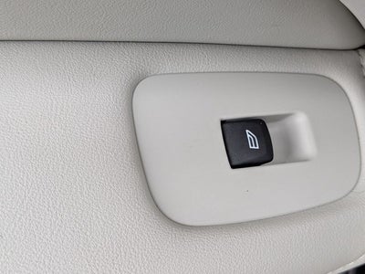 2023 Volvo XC60 B5 Ultimate Dark Theme