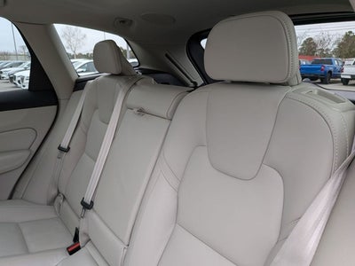 2023 Volvo XC60 B5 Ultimate Dark Theme