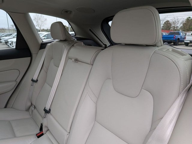 2023 Volvo XC60 B5 Ultimate Dark Theme