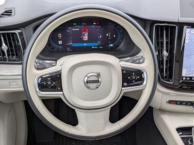 2023 Volvo XC60 B5 Ultimate Dark Theme