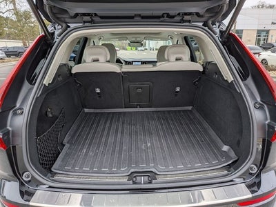 2023 Volvo XC60 B5 Ultimate Dark Theme